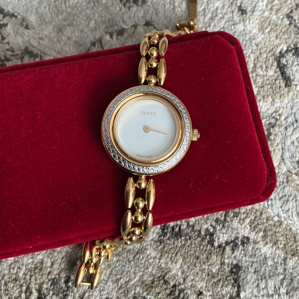 Beautiful DRESSY GUCCI chain bezel watch🔥🔥🔥 - Picture 12 of 16